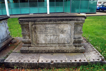 Sarah Ann Burr's tomb in Saint Mary's churchyard
